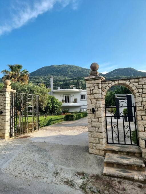 Luxvilla *