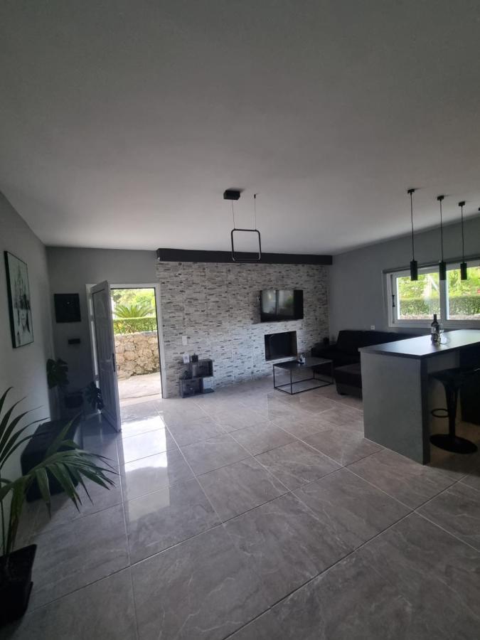 Luxvilla Agioi Deka (Corfu)